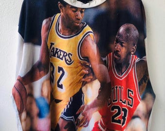 Camiseta de baloncesto vintage de los años 2000 de Jordan vs. Johnson (DMZ Clothing)