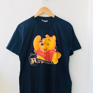 Camiseta vintage de los 90 con el oso de peluche ficticio de Winnie the Pooh de Disney / Camiseta gráfica con el oso de peluche de Disney / Camiseta unisex talla M