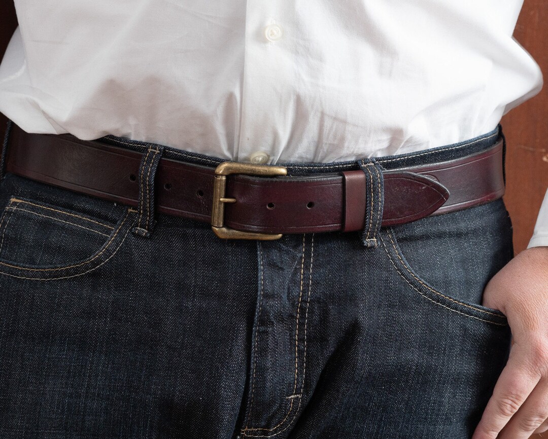 Classic Ring Hardware Leather Belt in Burgundy