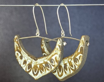Handmade ceramic earrings made of black clay, glazed in white, ceramic-earrings, brass, ceramic jewelry, handmade jewelery, ornaments