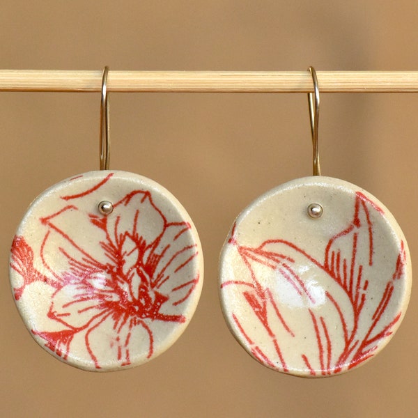 Round ceramic earrings made of white clay, red Magnolia design, ceramic-earrings, brass, ceramic jewelry, handmade jewelery, silver, flower