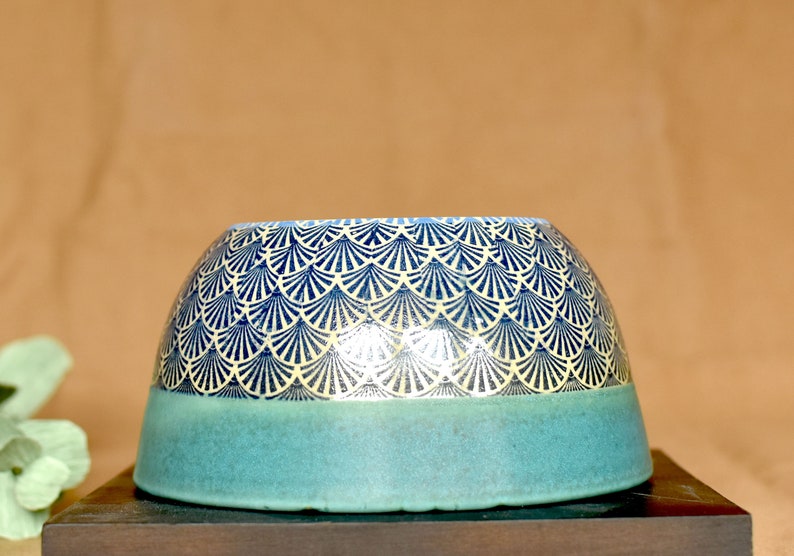 Liebevoll handgefertigtes Müsli/ Salatschälchen, gedreht auf der Töpferscheibe, türkis, weißer Ton, Schale, Keramik, blaue Muscheln, Suppe Bild 2