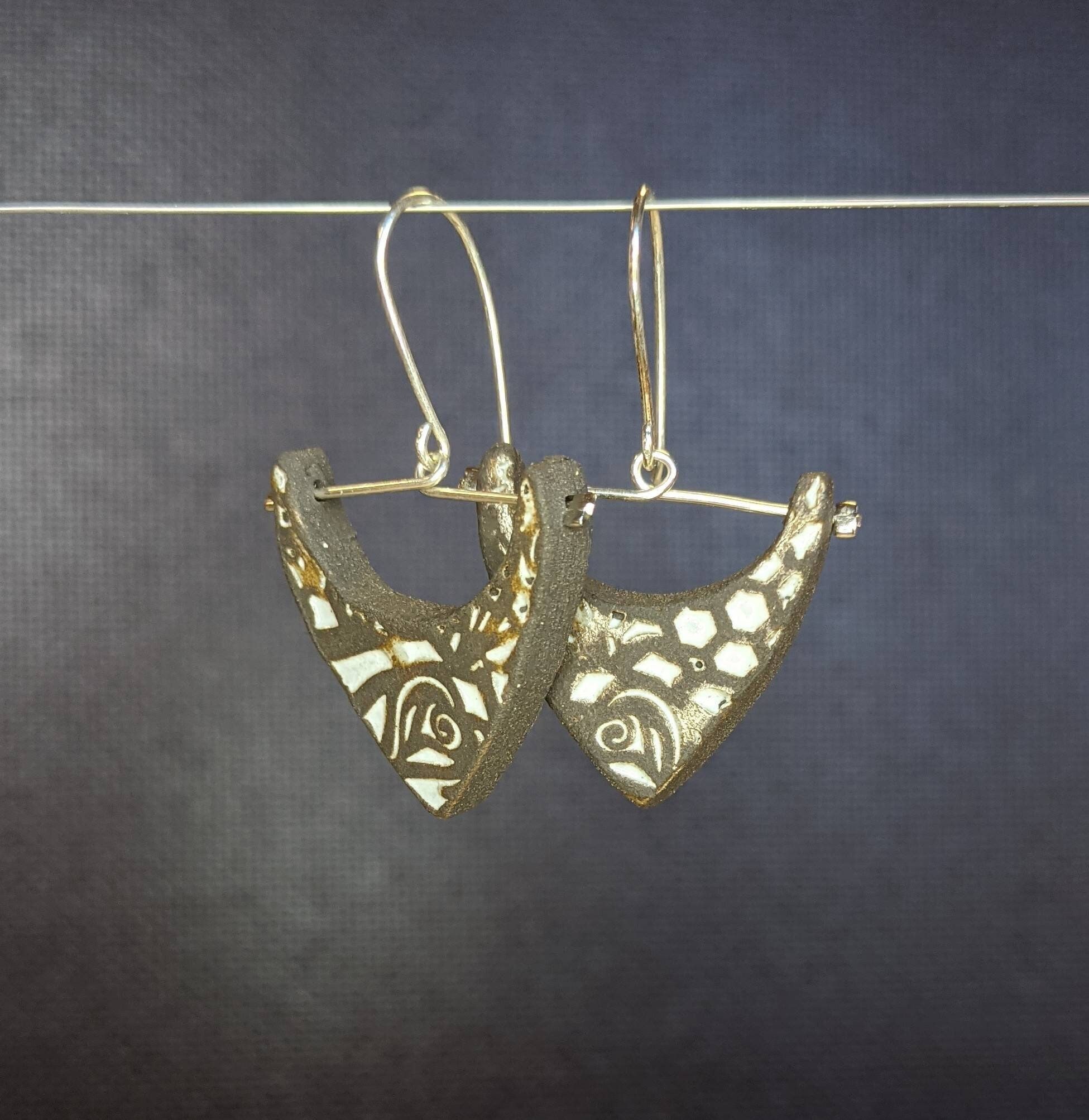 Handmade ceramic earrings made of black clay, glazed in white, ceramic-earrings, brass, ceramic jewelry, handmade jewelery, ornaments
