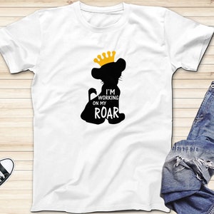 I&#39;m Working On My Roar, Simba Lion King Cartoon Shirt, Family Shirts, Short Sleeve Shirt, Disneyland Vacation Shirts, Disney Trip Shirt