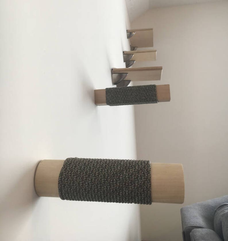 Modern floating wall-mounted climbing steps shelf perch scratch tree tower furniture Cat Post Wall Step Solid Hardwood Round or Square