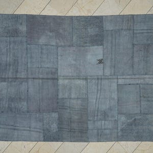 Overdyed grijze hennep patchwork kelim vloerkleed: moderne Turkse tapijten uit het midden van de eeuw, 6,2 x 7,8 ft.