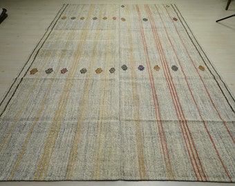 Tapis kilim tissé à plat gris terre cuite, 7 x 10,5 cm Beau grand tapis kilim, décoration minimaliste moderne, tapis kilim décoration intérieure.