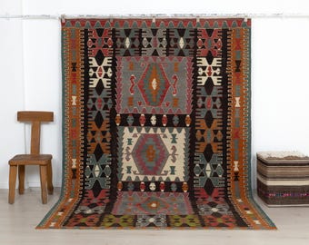 Vintage türkischer Kelim: Handgeknüpfter Wollteppich, geometrischer anatolischer Flachgewebeteppich 7x9