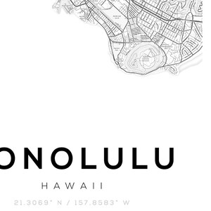 K&ouml;nnte beinhalten: Eine Schwarzwei&szlig;karte von Honolulu, Hawaii, mit dem St&auml;dtenamen und den Koordinaten darunter. Die Karte zeigt die Stra&szlig;en und Sehensw&uuml;rdigkeiten der Stadt.