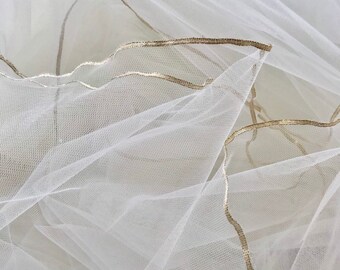 VEIL WITH GOLD/hand made/slow fashion/wedding/bride/weddinggown/bridal/tulle/weddingday/dress/tylslør/slør/gold/long veil/offwhite veil/
