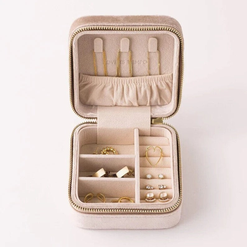 Osadia Portable Velvet Jewelry Storage / Travel Box Creme image 4