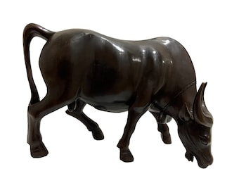 Sculpture de taureau en bois massif sculptée à la main, longueur de 11 pouces