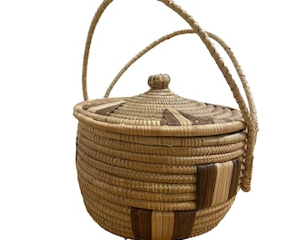Panier tressé à la main de style bohème Osadia avec couvercle et poignées