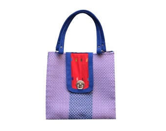 Fabriqué à la main par Osadia à Oaxaca au Mexique avec un sac fourre-tout violet en plastique recyclé entièrement doublé