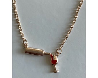 Collier avec pendentif bouteille de vin et verre Love en or rose