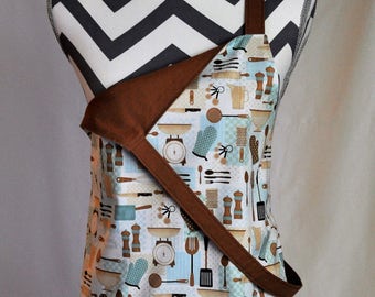 Ladies Apron, Womans Apron,  Reversible Apron, Unisex Apron, Adult Apron, Kitchen Pattern, Brown Apron, Cooks Apron, Housewarming Gift