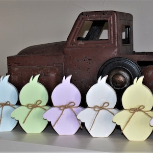 Rustic Easter Chick with Name 4.25&quot;H/Spring Chick Decor/Personalized Easter Chick/Wood Baby Chick Shower Decor/Spring Decor/Farmhouse Easter