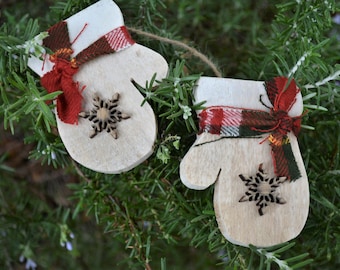 Rustic Mitten Ornament/Mitten Ornament/Christmas Ornament/Wood Ornament/Christmas Gift/Farmhouse Christmas/Hostess Gift/Primitive Ornament