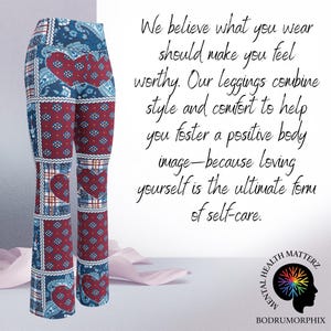 Puede incluir: Leggings estampados con un diseño de patchwork. Los leggings presentan una combinación de patrones burdeos, azul marino y blancos, incluyendo corazones y paisley. El texto de la imagen dice: "Creemos que lo que usas debe hacerte sentir valioso."