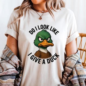 Camiseta unisex divertida con diseño de pato: ¿parezco que me importa un pato? Camiseta con juego de palabras con animales, camiseta sarcástica y divertida.
