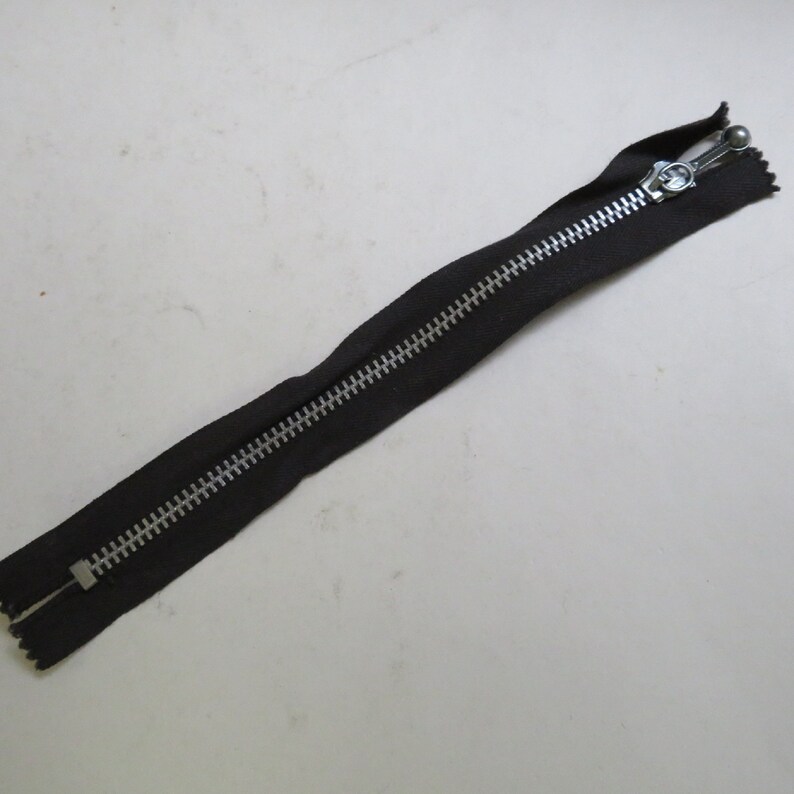 Vintage Regular Metal Zip 15.5 Inches