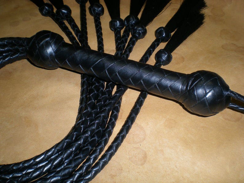 Whip Leather Cat  O Nine Tail  Round Braid Lash  with Horse 