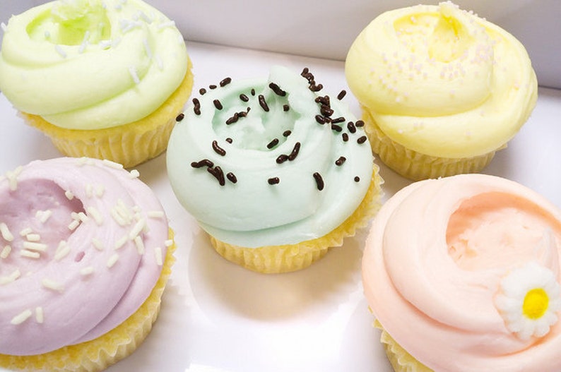 Cupcake Fragrance Oil for Candles, Soap, Diffusers, Wax Tarts, Scrubs, Body Butters, Lotion, Perfumes, Bath Salts, Incense and more image 1