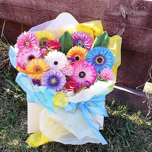 Gerbera und Nelken-Plätzchen-Dekorationskurs. Schritt-für-Schritt Video-Anleitung