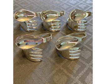 Juego de 5 servilleteros vintage plateados con tenedor y cuchara de MCM Whimsical Dining