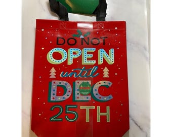 Bolsas de regalo navideñas rojas, con la etiqueta "No abrir" - Juego de 5