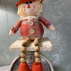 Scarecrow shelf sitter