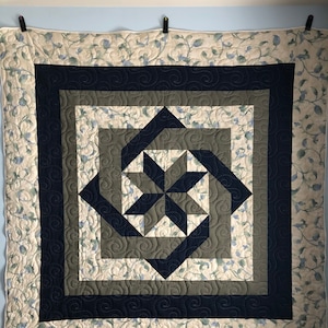 Star in Interlocking Squares Quilt