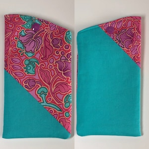 Eyeglass case with snap closure