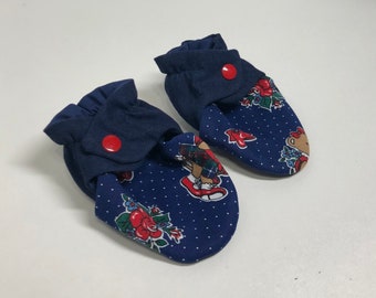 Snap on bootie/crib shoes
