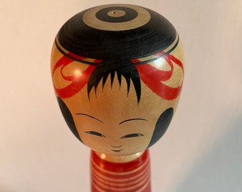 Poupée Kokeshi vintage, art du bois peint à la main japonais signé 9,5 pouces de haut