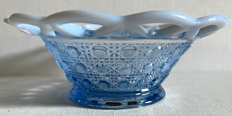 Vintage Imperial Glas Schüssel Katy Blau Opalisierend Osterkorb Bild 1