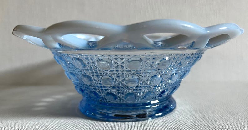 Vintage Imperial Glas Schüssel Katy Blau Opalisierend Osterkorb Bild 2