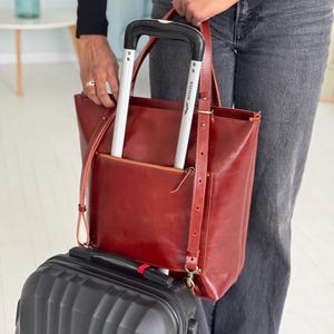 Mochila convertible pequeña de cuero: bolso tote hecho a mano imagen 10