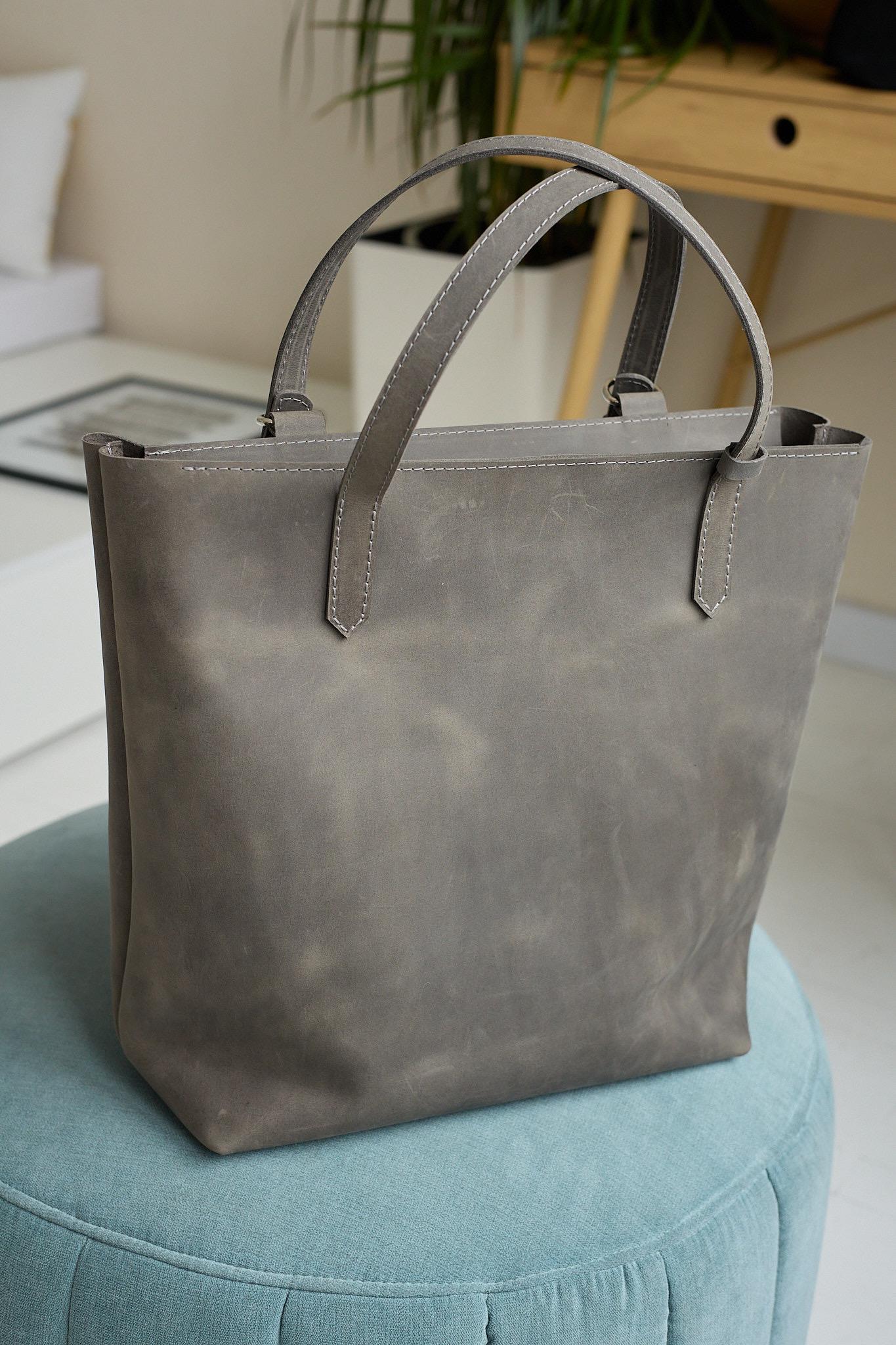Grey Leather Convertible Backpack: Crossbody Shoulder Tote  display picture 2