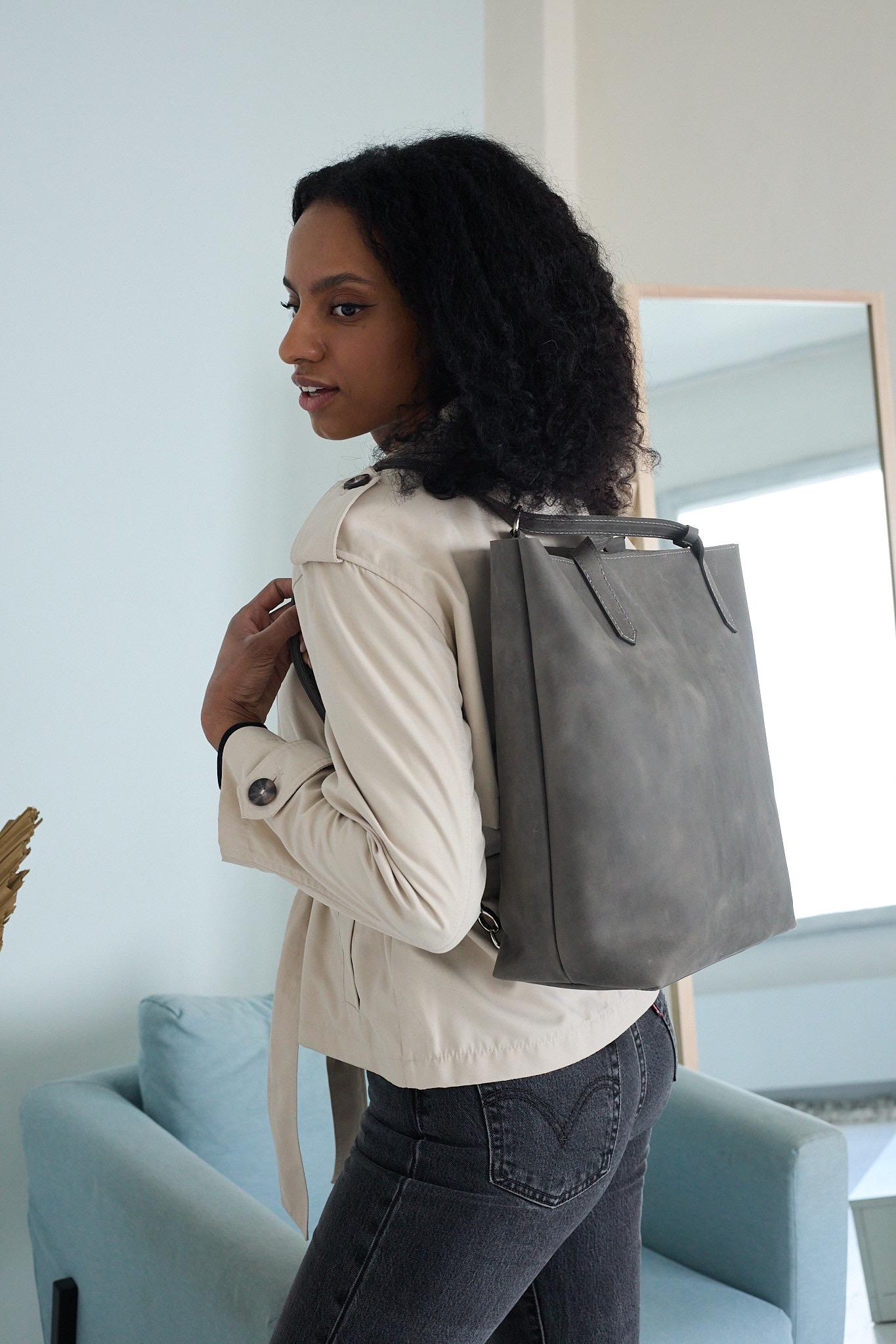 Grey Leather Convertible Backpack: Crossbody Shoulder Tote  display picture 1
