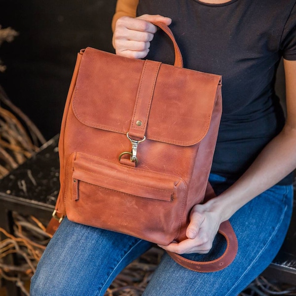 Mochila de cuero marrón: mochila de viaje para mujer, compartimento para portátil