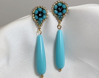 Hand woven turquoise drop earrings, light earrings with semi-precious stones and beads, light blue summer earrings, cute dangle earrings