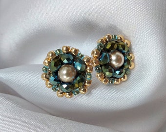 Small green crystal and Swarovski bead earrings, delicate green flower stud earrings, simple and romantic everyday earrings