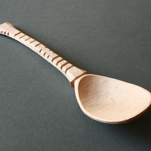 Handgeschnitzte Holzlöffel