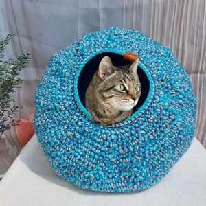 Crochet Cat Bed: Cozy Yarn Cat Cave Hideaway
