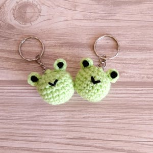 Gehaakte kikkersleutelhanger, groene dierensleutelhanger, zacht squishy fidgetspeeltje