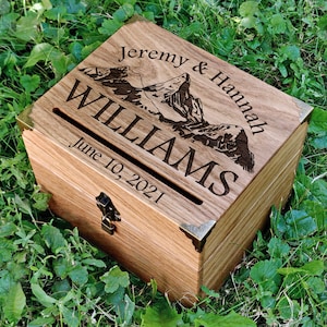 Berg-Form-Karten-Box mit Schlitz für Hochzeit. Empfang Holz personalisierte Spardose für Karten. Hochzeitskarte Zeichen. Holz-Kartenbox.