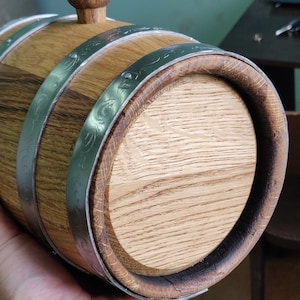 Personalized Oak Aging Barrel & Whiskey Glasses Set – 2 Liter, Charred Interior, Engraving Option