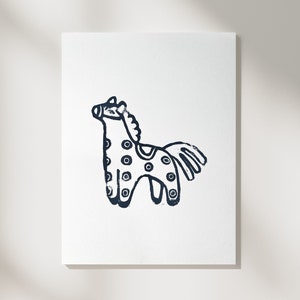 Pode incluir: Uma ilustração em preto e branco de um cavalo estilizado com um padrão de pontos. O cavalo está em pé sobre as quatro patas com a cabeça levantada.