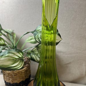 LE Smith Simplicity Avocado Green Ribbed Swung Glass Vase 22”